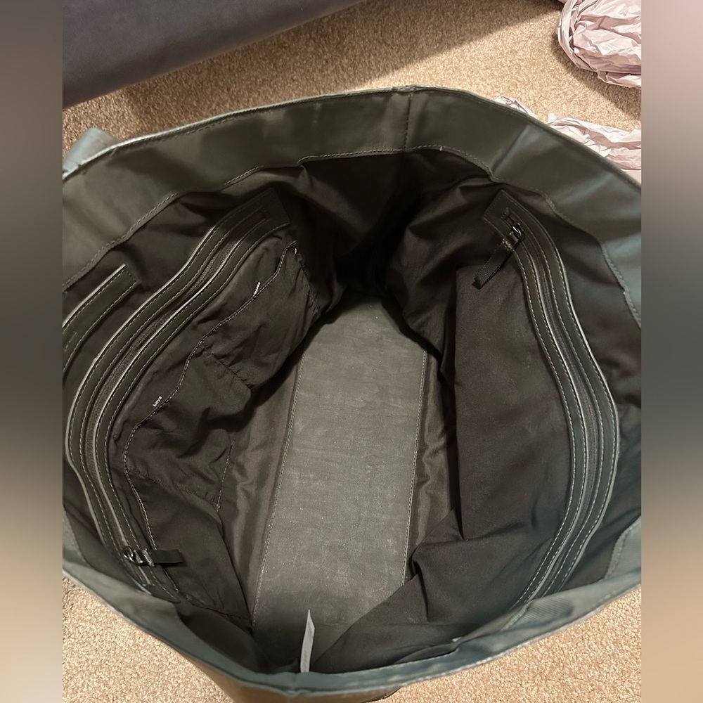 Lululemon All Day Tote and Small Pouch Dark Olive - Picture 4 of 16